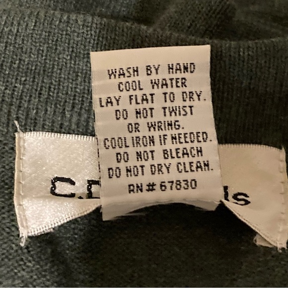 Ladies Size 1X Cathy Daniel’s Gray Top With Rhinestone Added To The  Neckline - Picture 12 of 16